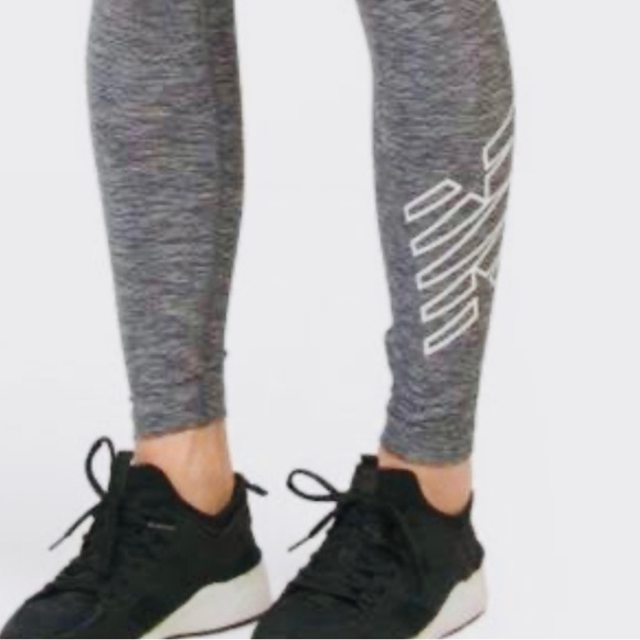 EUC Women’s Medium (27” X 27”) New Balance Graphic Logo Leggings/Tights In Grey - Picture 6 of 12